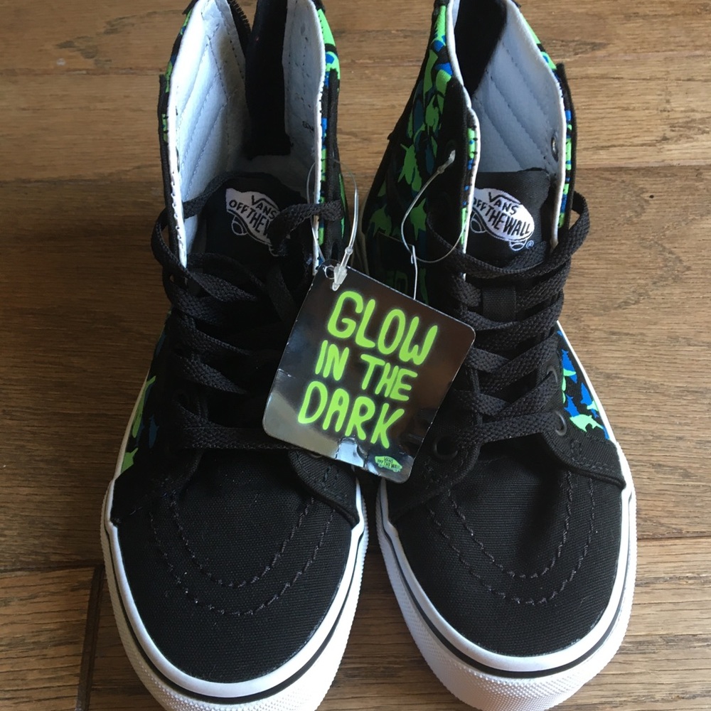 Vans boys shoes NWT